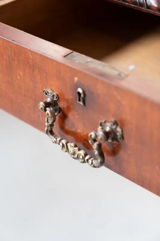 Late 19th/Early 20th Century Edwardian Desk with Lion Paw Feet - immagine 2