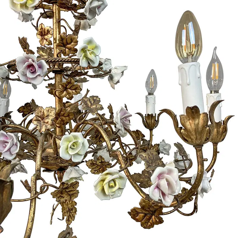 Lampadario in metallo dorato con roselline in porcellana – Primi ‘900 - immagine 4