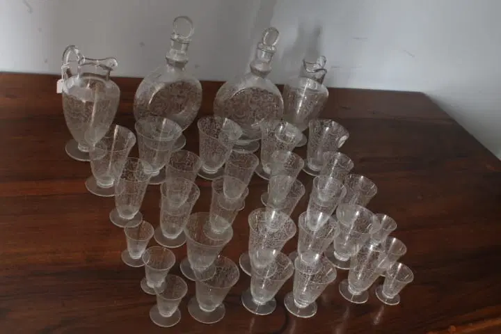 Antico strepitoso servizio cristallo baccarat fine XIX . 33 pezzi lavorazione con incisione. - immagine 3