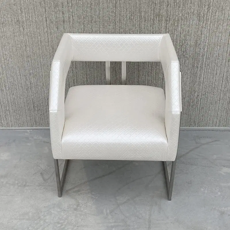 Poltroncina in ecopelle bianca - immagine 3