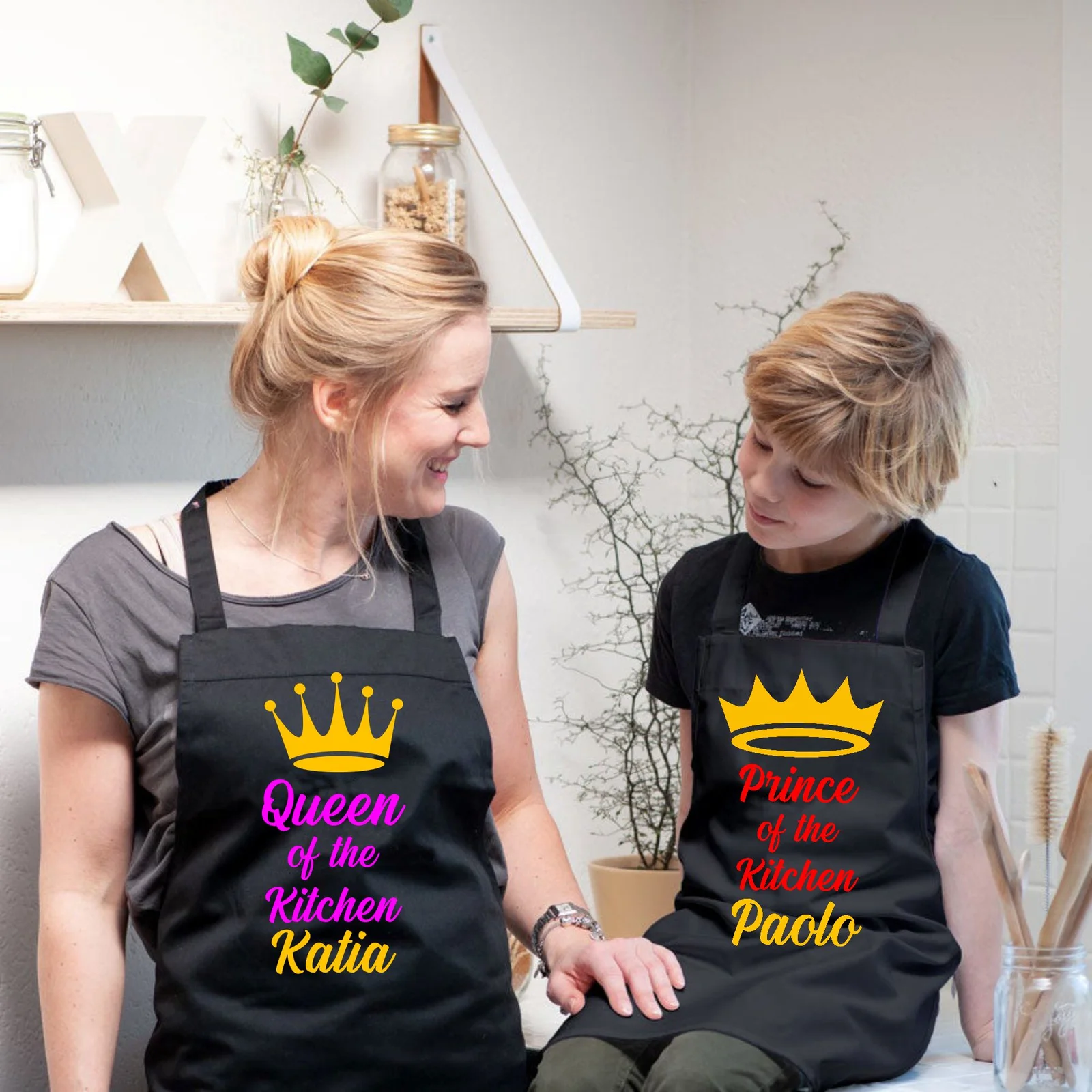 Coppia Grembiuli cucina PERSONALIZZABILI divertenti Mamma Figlio Festa della Mamma Queen Prince of the Kitchen Idea Regalo Mamma